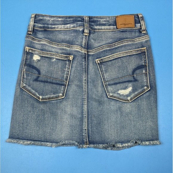 American Eagle Women's Next Level Stretch  Blue Denim Jean Distressed Skirt Sz 2 - Picture 2 of 4